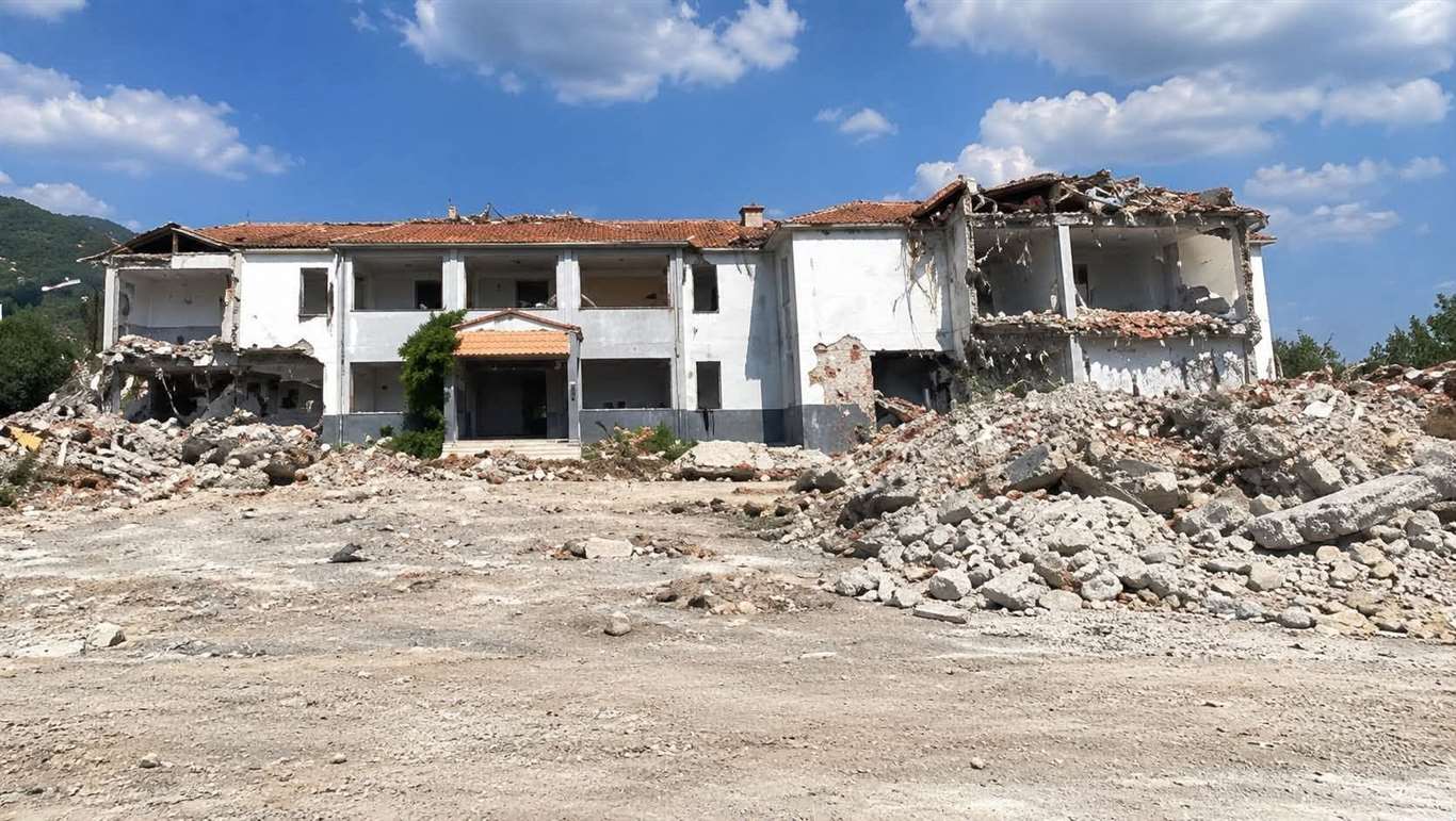 Menteşe’de yıkılan okulun yapım ihalesi 23 Kasım’da haberi